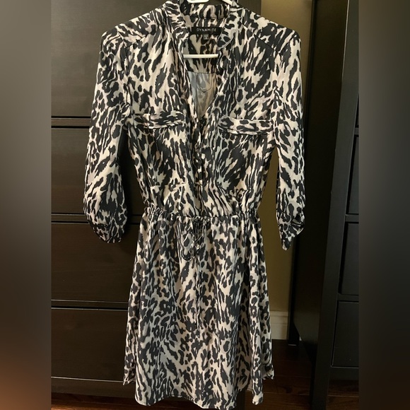 DYNAMITE Animal/Leopard Print Dress with front Pockets - Size XS. - Picture 1 of 5